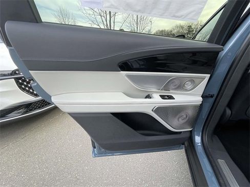 New 2026 Lincoln Nautilus Reserve image 8