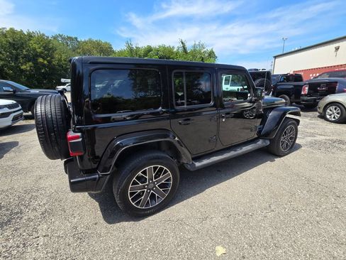Used 2023 Jeep Wrangler Unlimited Sahara AWD/4WD image 8