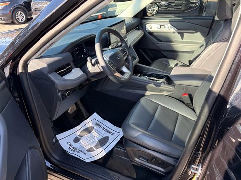 Used 2025 Ford Explorer Active w/ Active Comfort Package image 12
