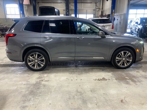 Used 2021 Cadillac XT6 Premium Luxury image 13