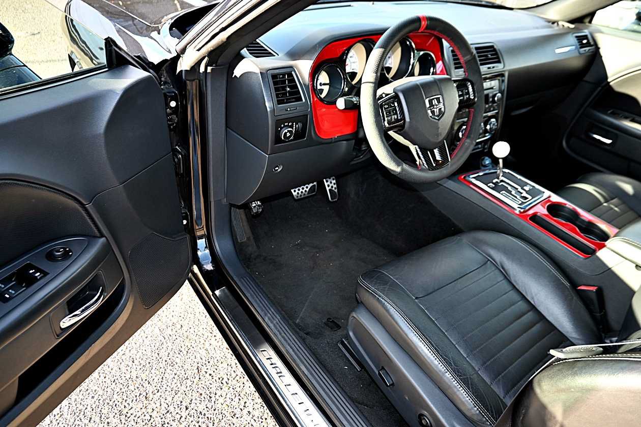 Used 2011 Dodge Challenger R/T RWD image 14