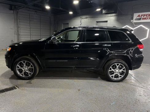 Used 2019 Jeep Grand Cherokee Overland AWD/4WD image 3