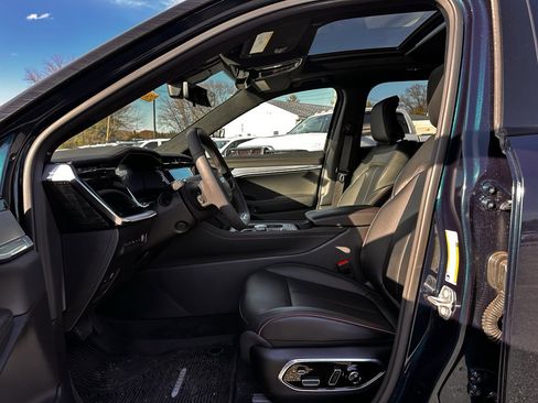 Used 2024 Jeep Wagoneer Launch Edition image 2