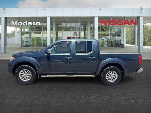 Used 2015 Nissan Frontier SV w/ SV Value Truck Package AWD/4WD image 7