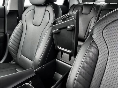 New 2025 Hyundai Elantra Limited image 18