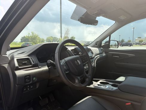 Certified 2025 Honda Ridgeline RTL image 11