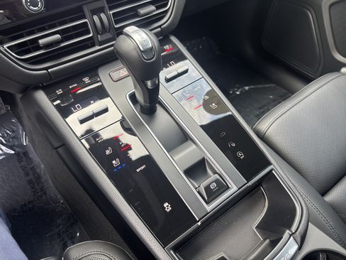 Certified 2026 Porsche Macan AWD/4WD image 20