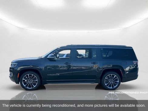 Used 2023 Jeep Wagoneer L Series II w/ Premium Group I AWD/4WD image 2