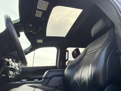 Used 2019 Ford Expedition XLT w/ Equipment Group 202A AWD/4WD image 17