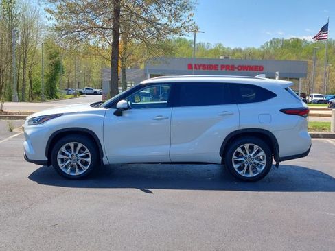 Used 2025 Toyota Highlander Limited image 14