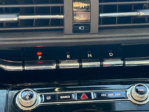 Used 2021 Lincoln Corsair AWD w/ Premium Package image 30