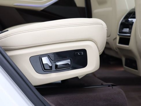 Used 2019 BMW X7 xDrive40i w/ Premium Package AWD/4WD image 39