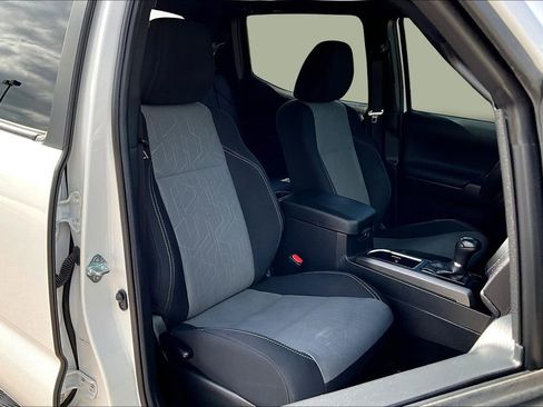 Used 2023 Toyota Tacoma TRD Off-Road image 7