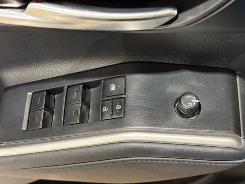 Used 2023 Toyota Highlander XLE FWD image 16