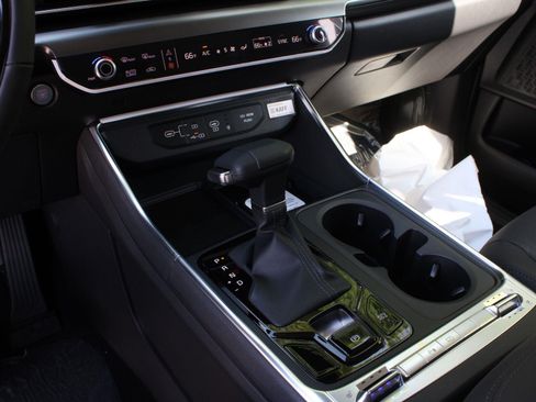 New 2027 Kia Carnival SX w/ Dark Edition Package FWD image 16