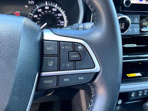 Used 2023 Toyota Highlander XLE AWD/4WD image 24
