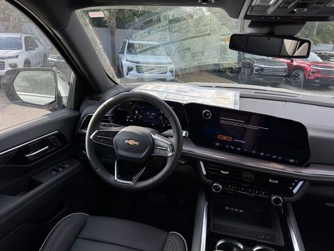 New 2025 Chevrolet Suburban Premier RWD image 24