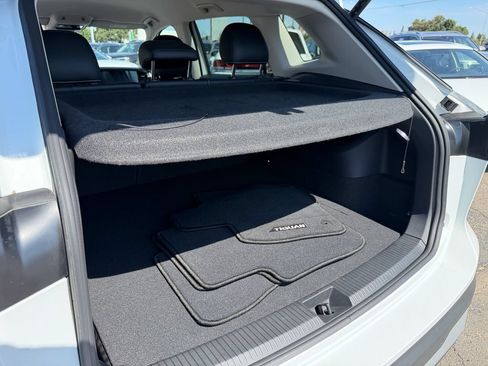 Certified 2025 Volkswagen Tiguan SE AWD/4WD image 24