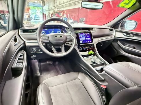 Certified 2023 Jeep Grand Cherokee Altitude AWD/4WD image 20