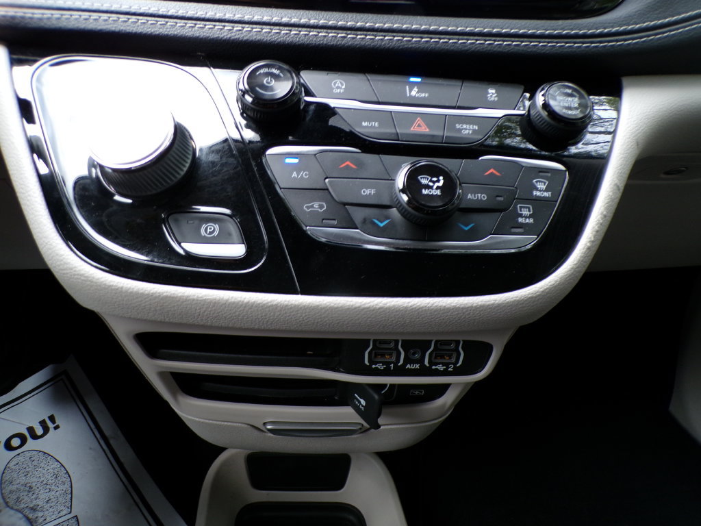 Used 2022 Chrysler Pacifica Touring-L FWD image 25