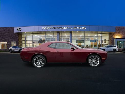 Used 2022 Dodge Challenger SXT w/ Plus Package image 20