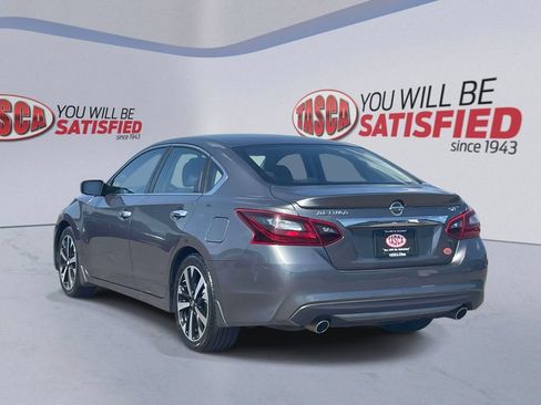 Used 2018 Nissan Altima 2.5 SR w/ Interior Lighting Package FWD image 8