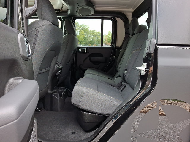 Used 2025 Jeep Gladiator Sport AWD/4WD image 13