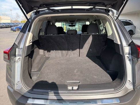 Used 2023 Nissan Rogue SV image 16