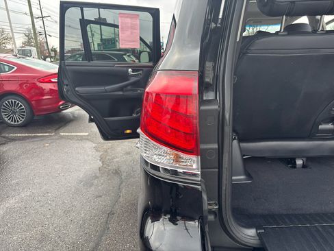 Used 2015 Lexus LX 570 4WD image 19