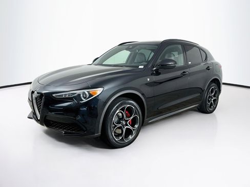 Used 2023 Alfa Romeo Stelvio Ti AWD/4WD image 3