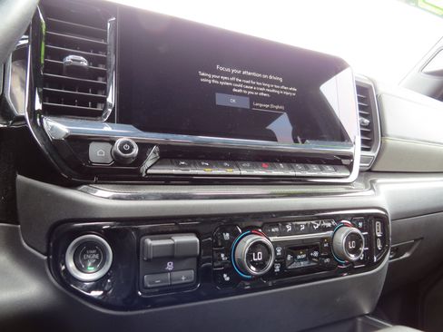 Used 2022 Chevrolet Silverado 1500 ZR2 w/ Technology Package image 26