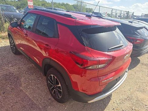 Used 2026 Chevrolet TrailBlazer LT FWD image 2