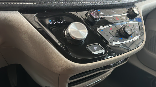 Used 2024 Chrysler Pacifica Limited FWD image 19