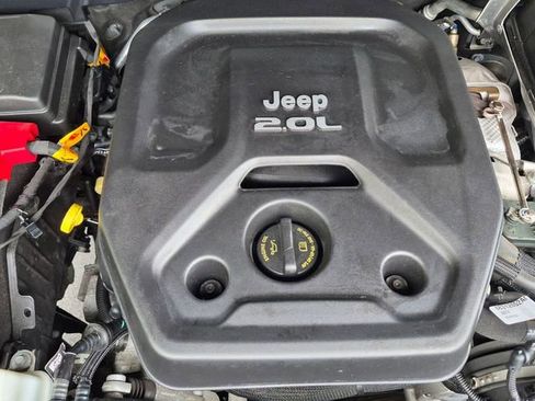 Used 2022 Jeep Wrangler Unlimited Sahara w/ Cold Weather Group AWD/4WD image 24