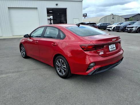 Used 2023 Kia Forte LXS w/ LXS Technology Package image 4