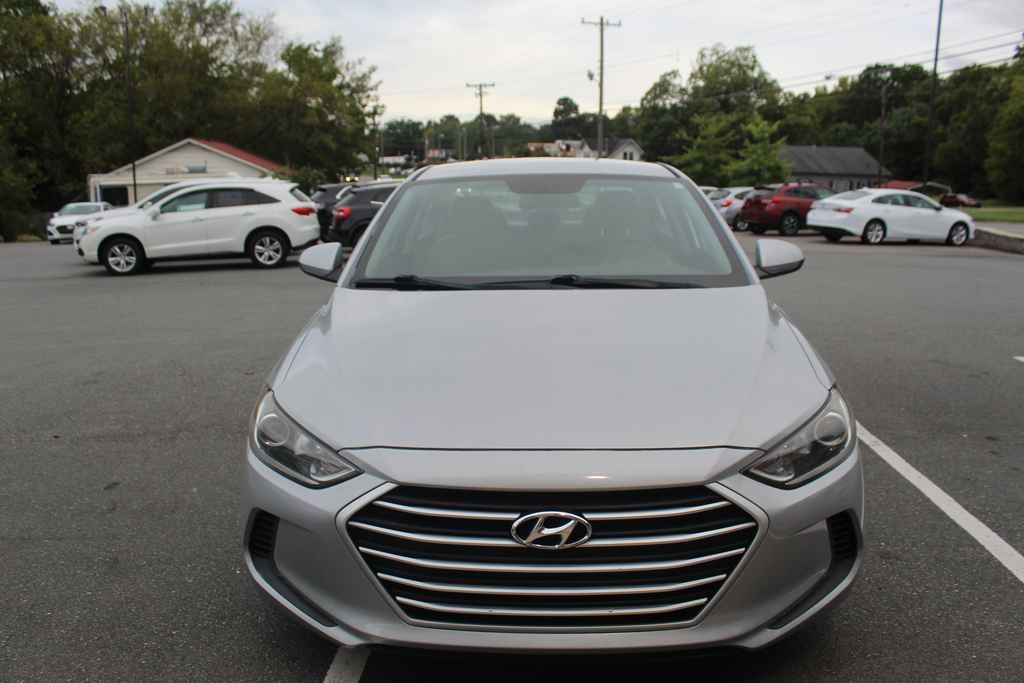 Used 2017 Hyundai Elantra SE FWD image 2