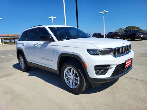New 2025 Jeep Grand Cherokee Laredo w/ Luxury Tech Group I image 7