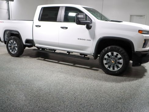 Used 2023 Chevrolet Silverado 2500 Custom w/ Custom Convenience Package image 6