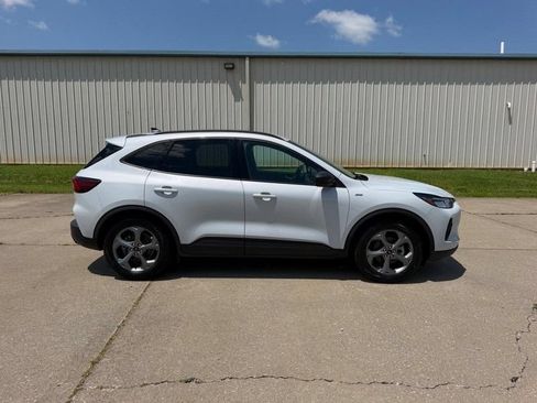 Used 2025 Ford Escape ST-Line FWD image 2