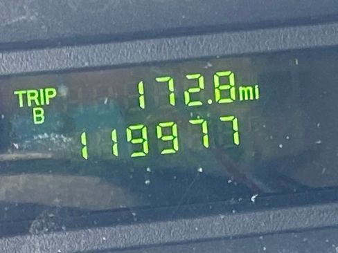 Used 2010 Ford E-350 and Econoline 350 Super Duty Wagon image 16