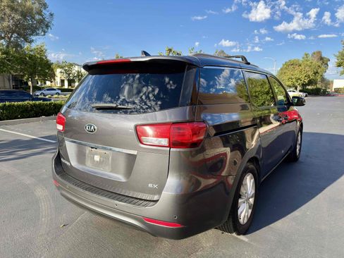 Used 2016 Kia Sedona EX image 8