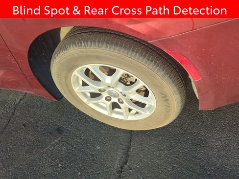 Used 2020 Chrysler Voyager LX image 5