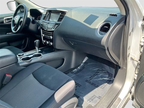 Used 2018 Nissan Pathfinder SV image 27
