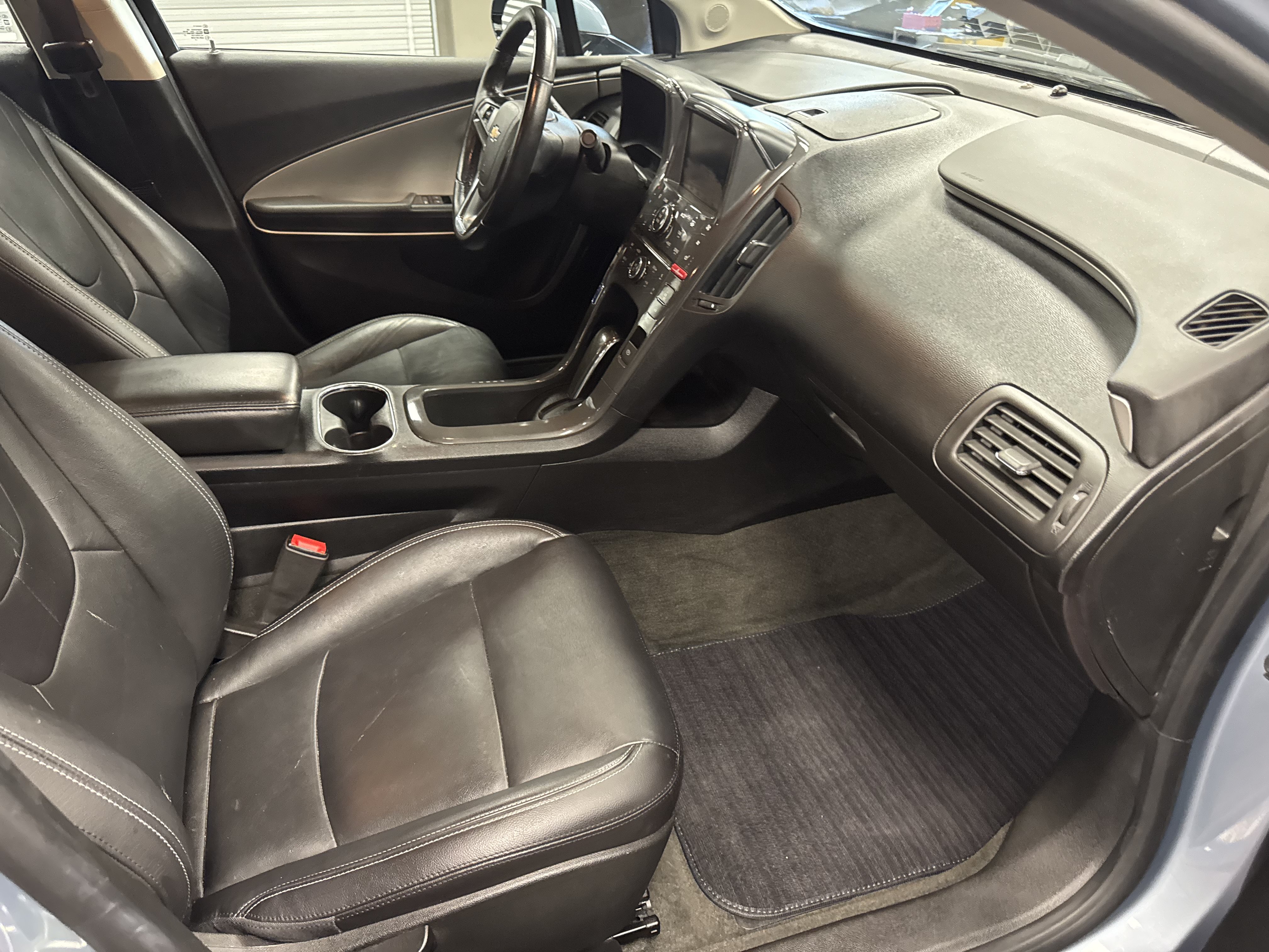 Used 2015 Chevrolet Volt Premium w/ Premium Trim Package FWD image 13