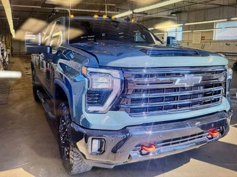 Used 2025 Chevrolet Silverado 2500 LT w/ Trail Boss Package AWD/4WD image 6