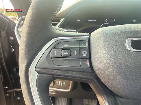 Used 2025 Jeep Grand Cherokee Altitude AWD/4WD image 22