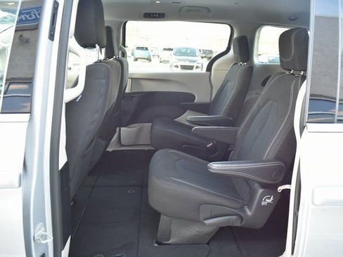 Used 2024 Chrysler Voyager LX image 33