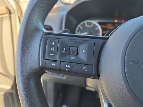 Used 2023 Nissan Rogue SV image 16