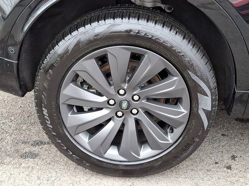 Used 2025 Land Rover Discovery Sport S image 9