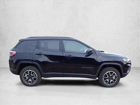 New 2026 Jeep Compass Trailhawk w/ Sun, Sound & Navigation Group AWD/4WD image 5